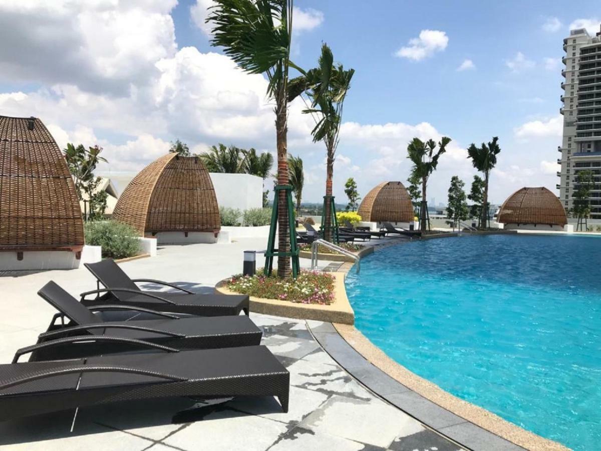 Almas Suites Puteri Harbour Nusajaya  Exteriör bild
