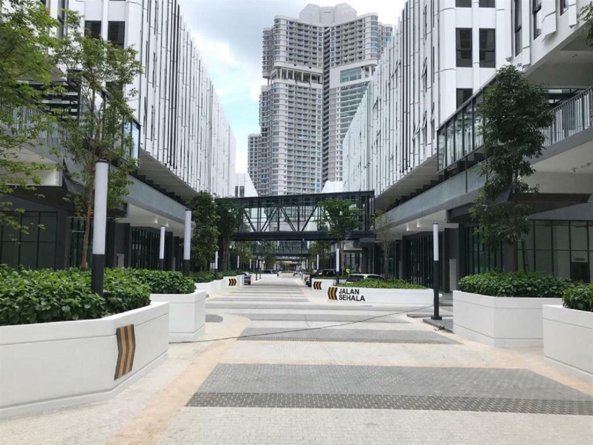 Almas Suites Puteri Harbour Nusajaya  Exteriör bild