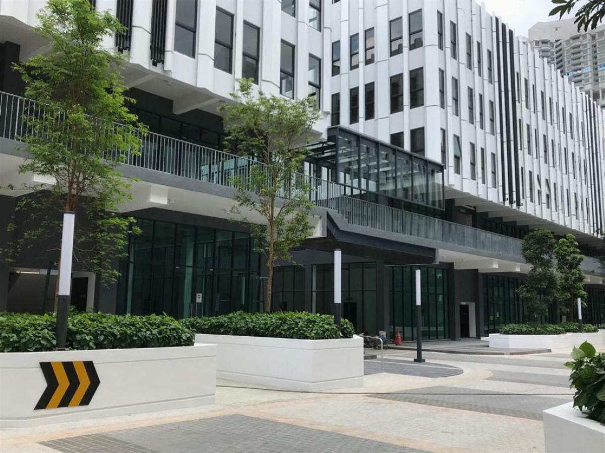 Almas Suites Puteri Harbour Nusajaya  Exteriör bild