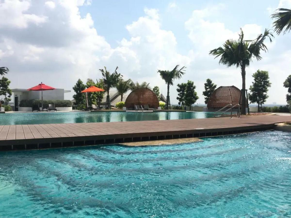 Almas Suites Puteri Harbour Nusajaya  Exteriör bild