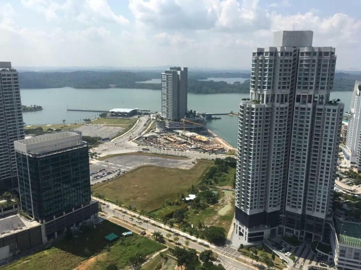 Almas Suites Puteri Harbour Nusajaya  Exteriör bild