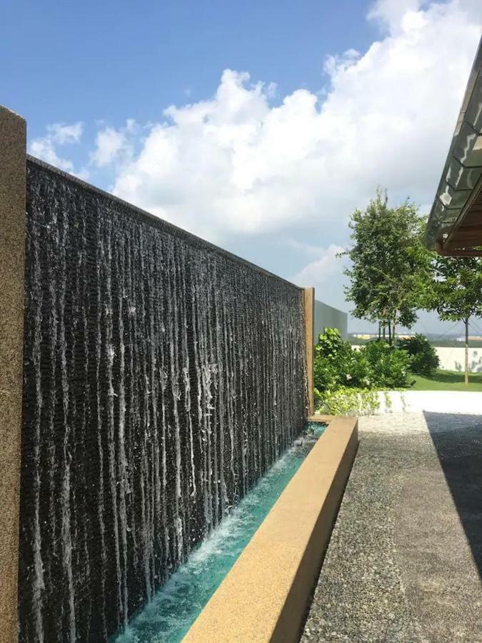 Almas Suites Puteri Harbour Nusajaya  Exteriör bild